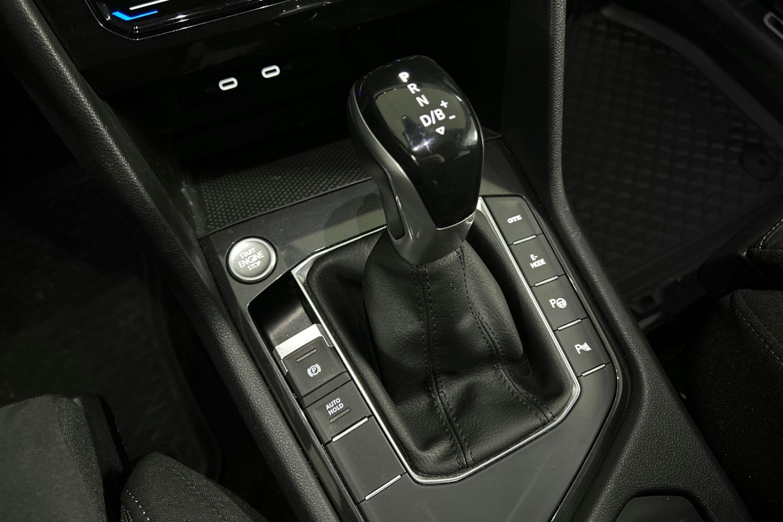 Sininen Volkswagen Tiguan 2021 kuva 22.