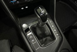 Sininen Volkswagen Tiguan 2021 kuva 22.