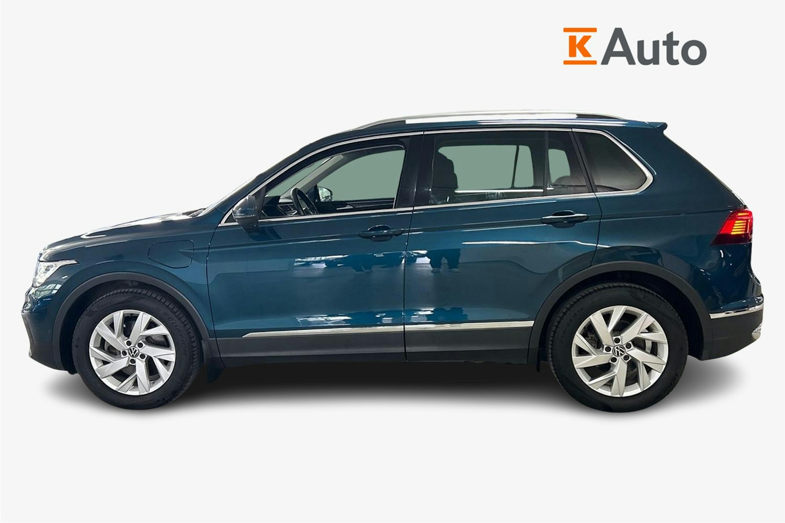 Sininen Volkswagen Tiguan 2021 kuva 6.