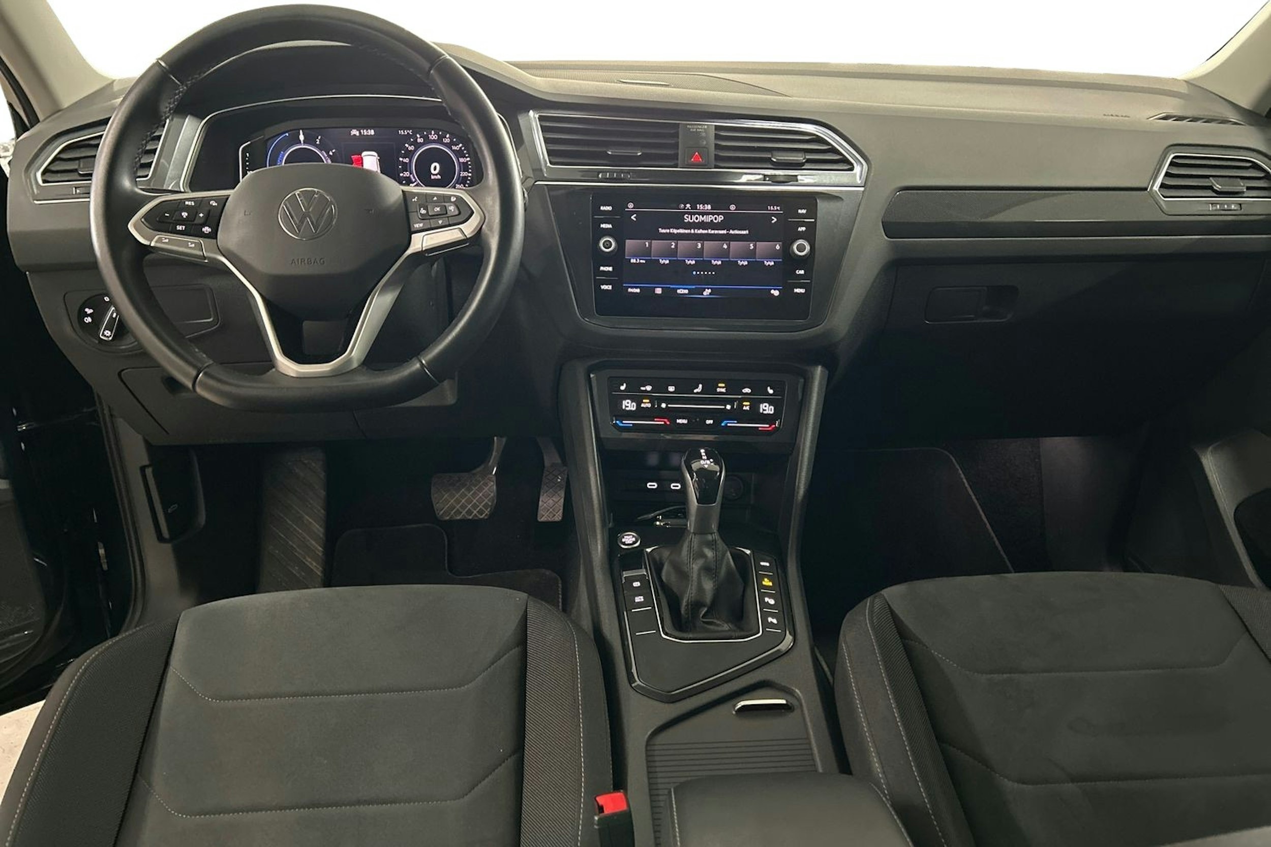 Sininen Volkswagen Tiguan 2021 kuva 9.