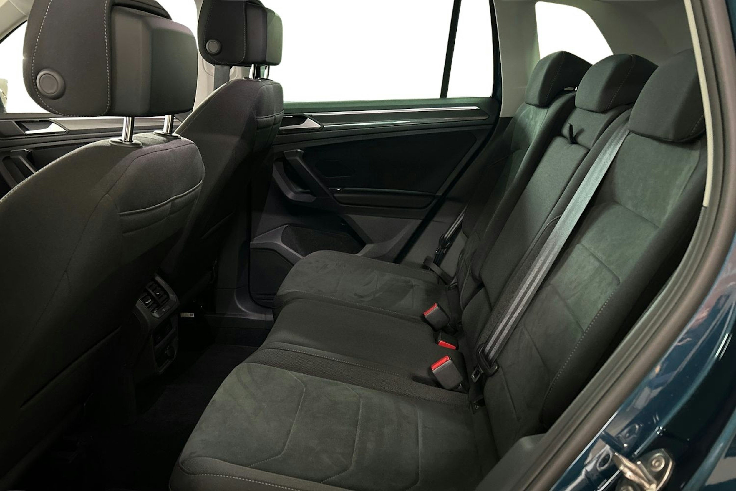 Sininen Volkswagen Tiguan 2021 kuva 10.