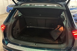 Sininen Volkswagen Tiguan 2021 kuva 14.