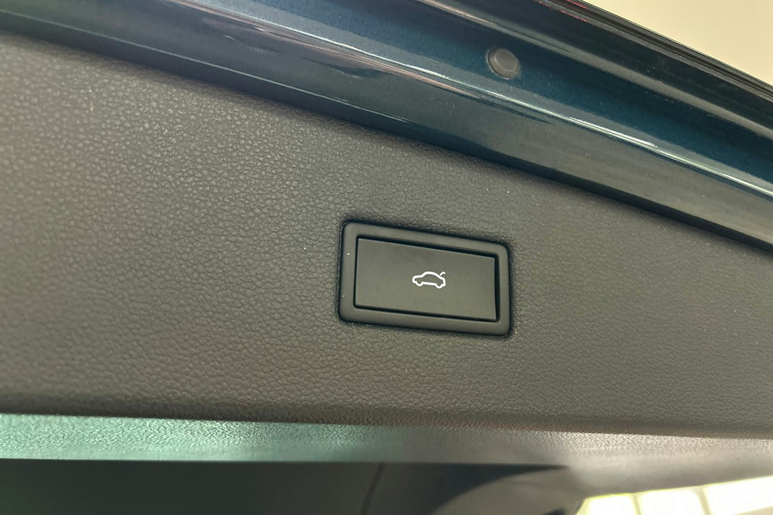 Sininen Volkswagen Tiguan 2021 kuva 15.