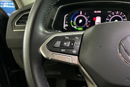 Sininen Volkswagen Tiguan 2021 kuva 18.
