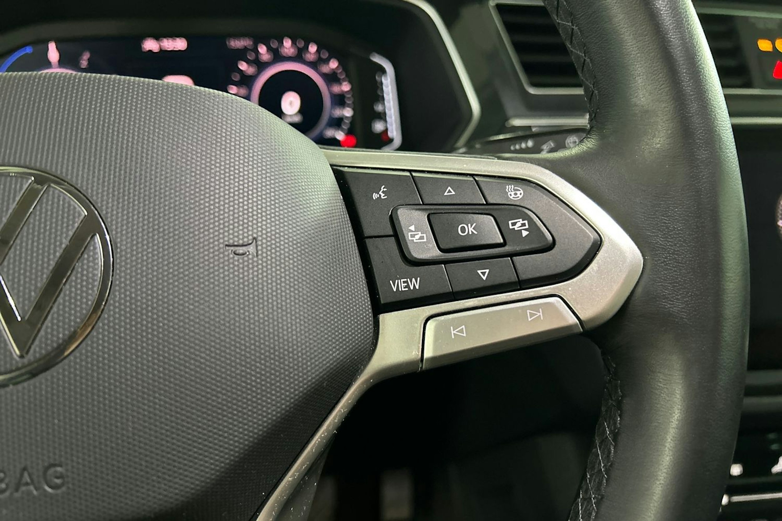 Sininen Volkswagen Tiguan 2021 kuva 19.