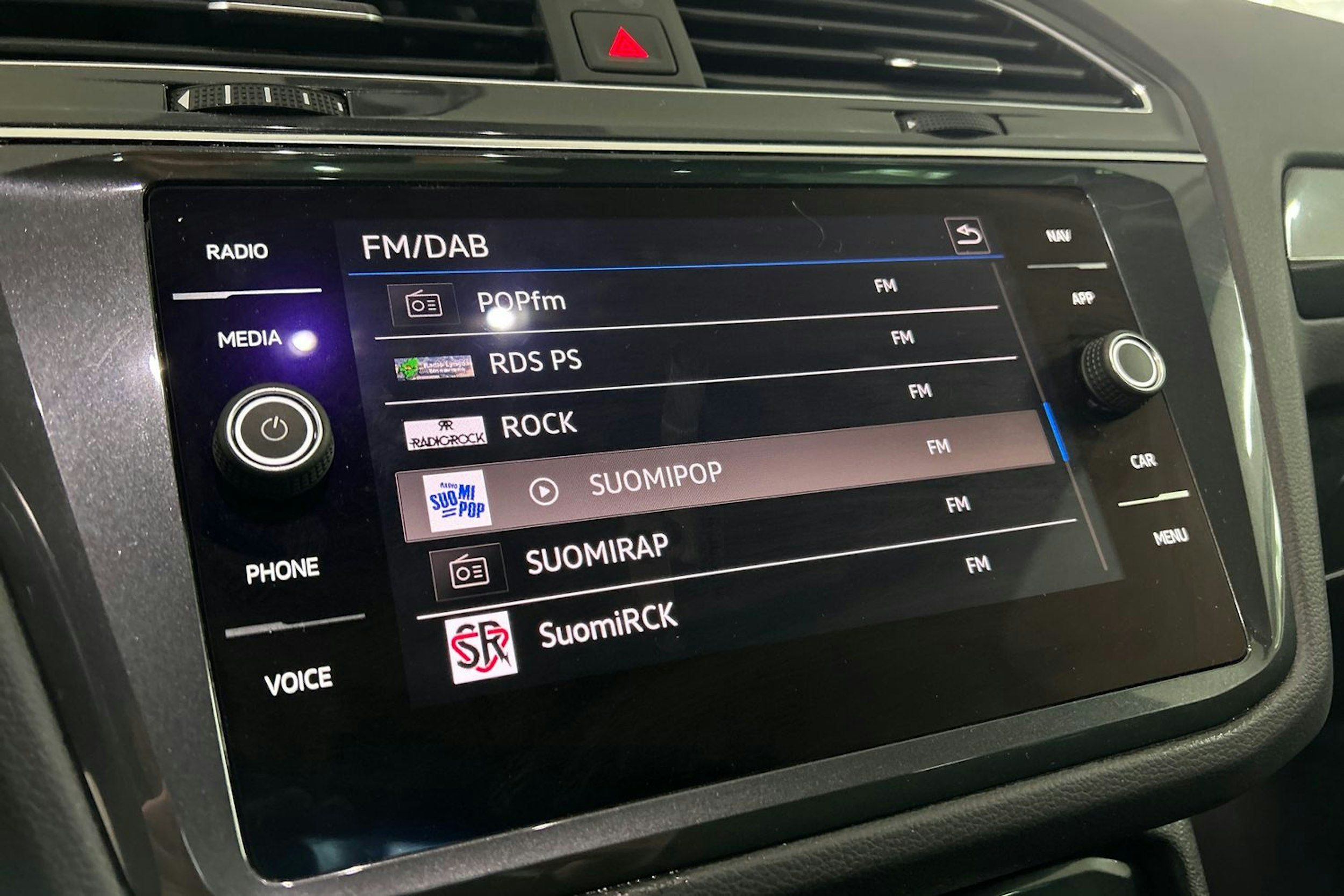 Sininen Volkswagen Tiguan 2021 kuva 21.