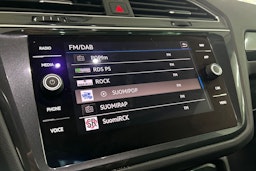 Sininen Volkswagen Tiguan 2021 kuva 21.