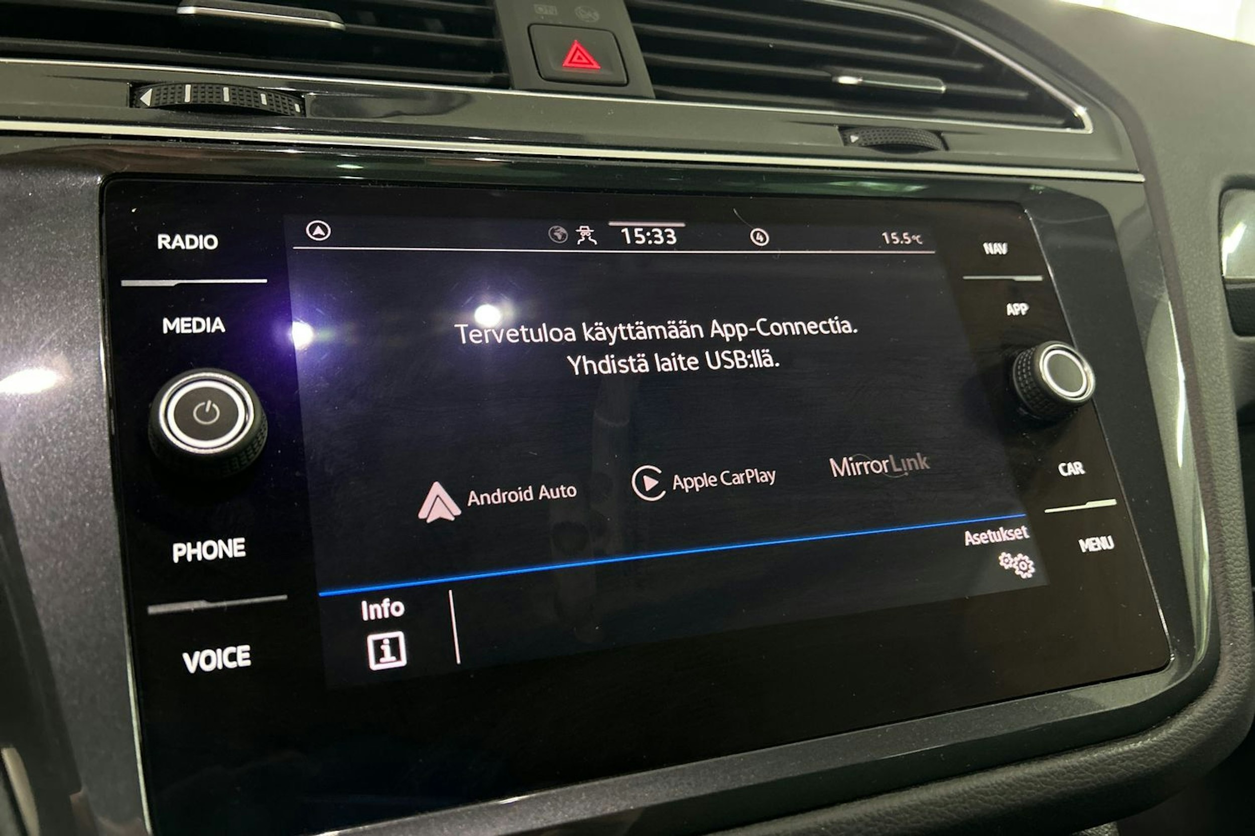 Sininen Volkswagen Tiguan 2021 kuva 23.