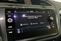 Sininen Volkswagen Tiguan 2021 kuva 23.