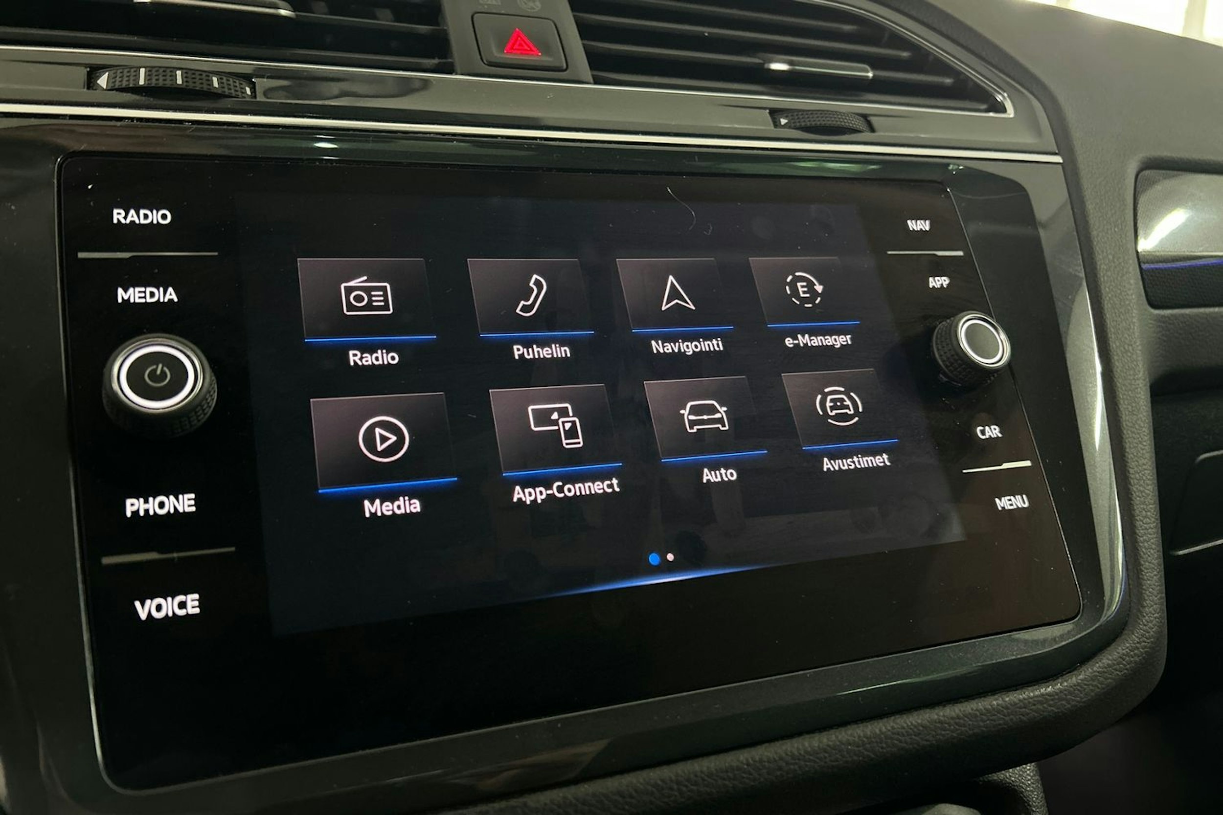 Sininen Volkswagen Tiguan 2021 kuva 24.