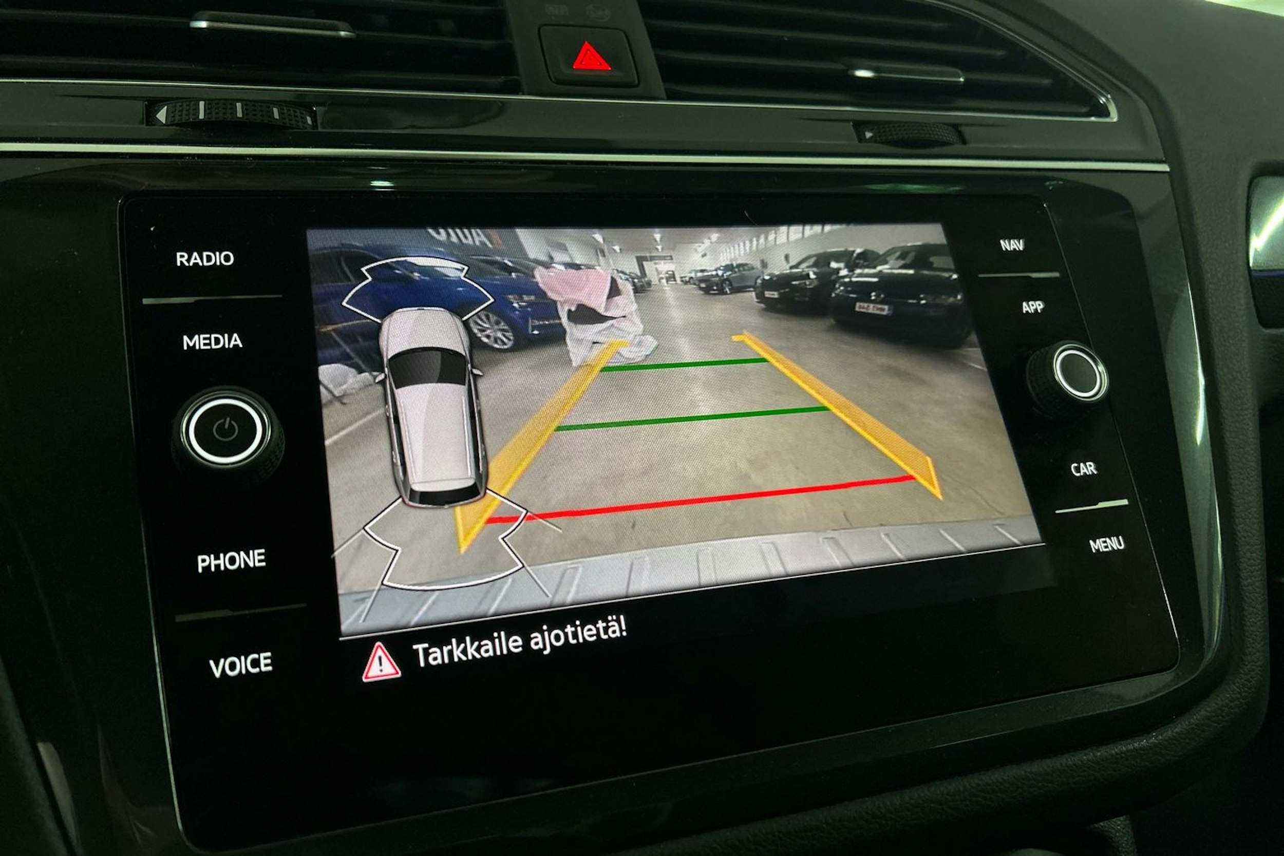 Sininen Volkswagen Tiguan 2021 kuva 26.