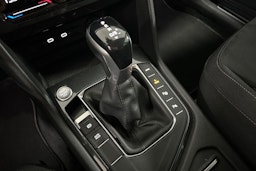Sininen Volkswagen Tiguan 2021 kuva 28.