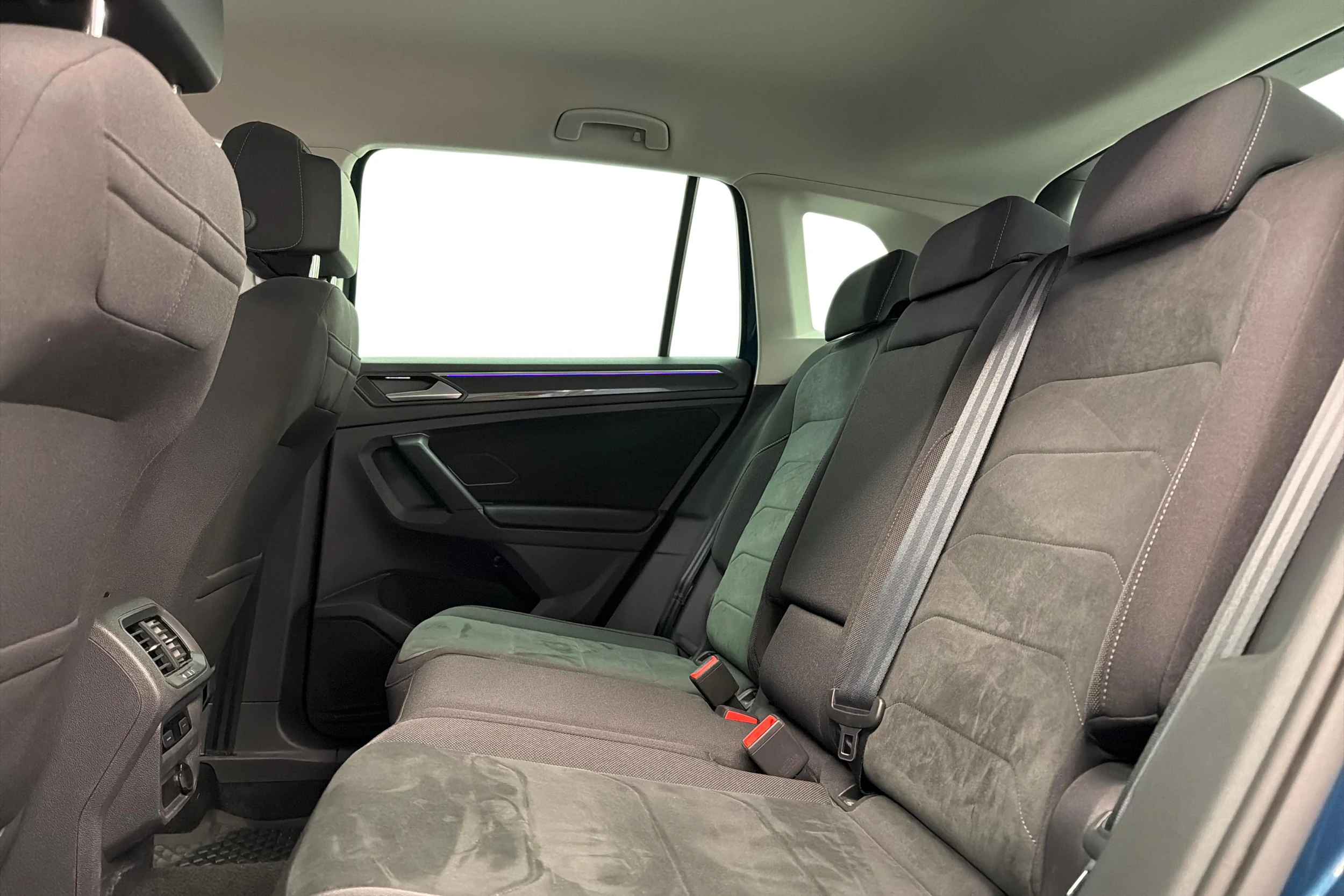 sininen Volkswagen Tiguan 2021 kuva 8.