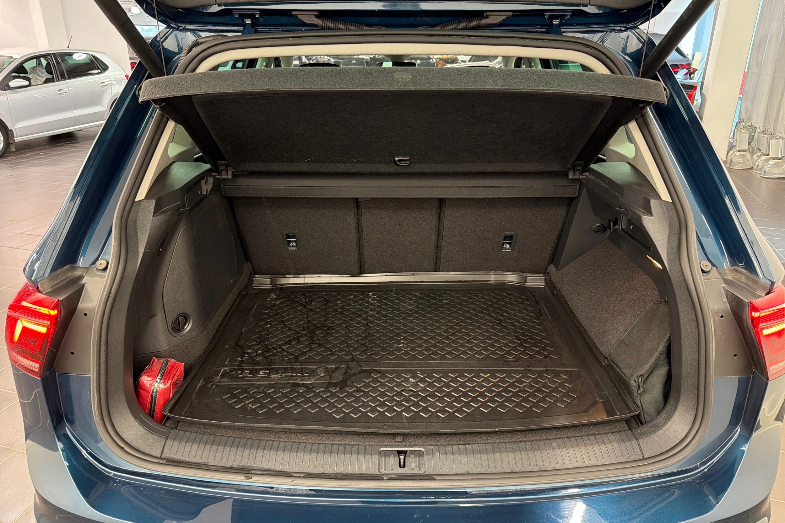 sininen Volkswagen Tiguan 2021 kuva 11.