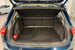 sininen Volkswagen Tiguan 2021 kuva 11.