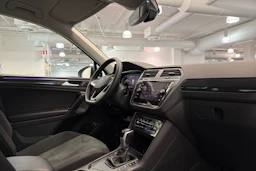 sininen Volkswagen Tiguan 2021 kuva 16.