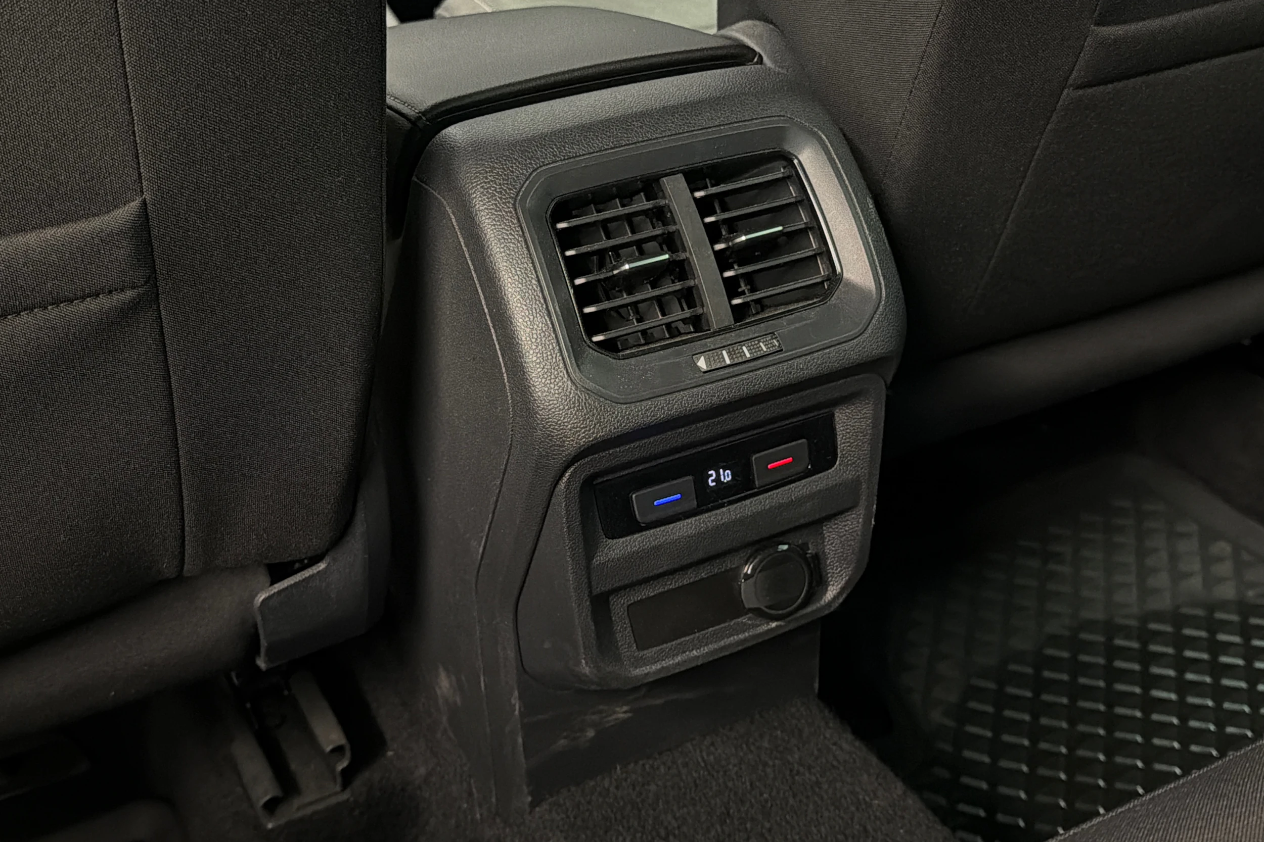 sininen Volkswagen Tiguan 2021 kuva 17.