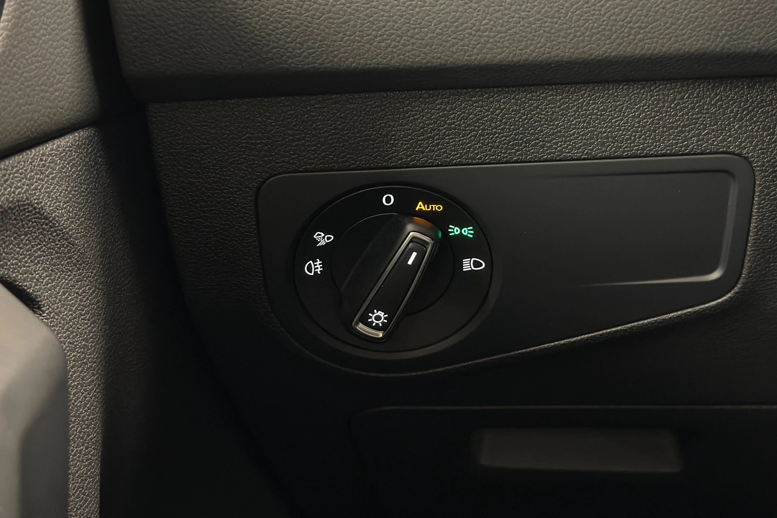 sininen Volkswagen Tiguan 2021 kuva 22.