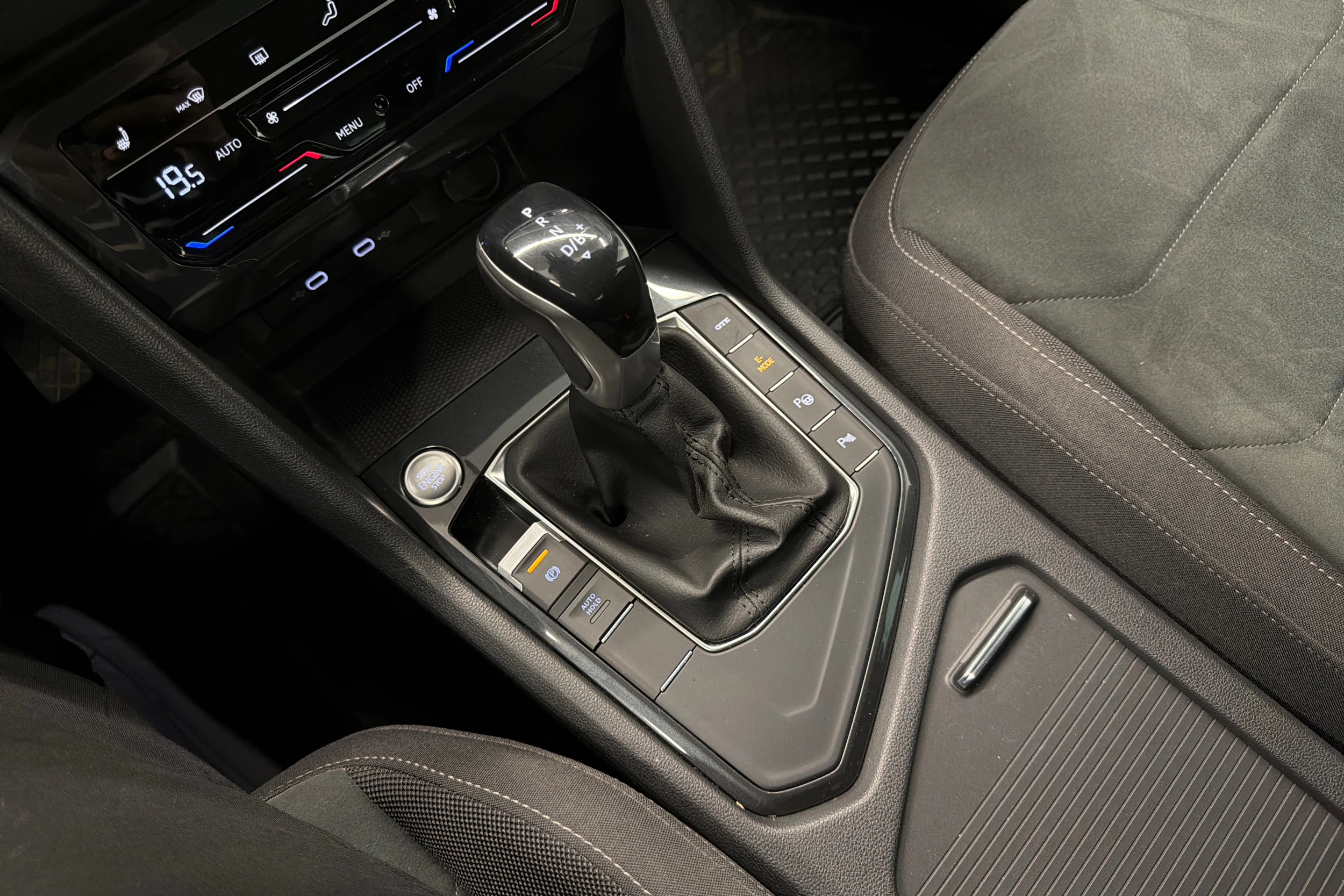 sininen Volkswagen Tiguan 2021 kuva 25.
