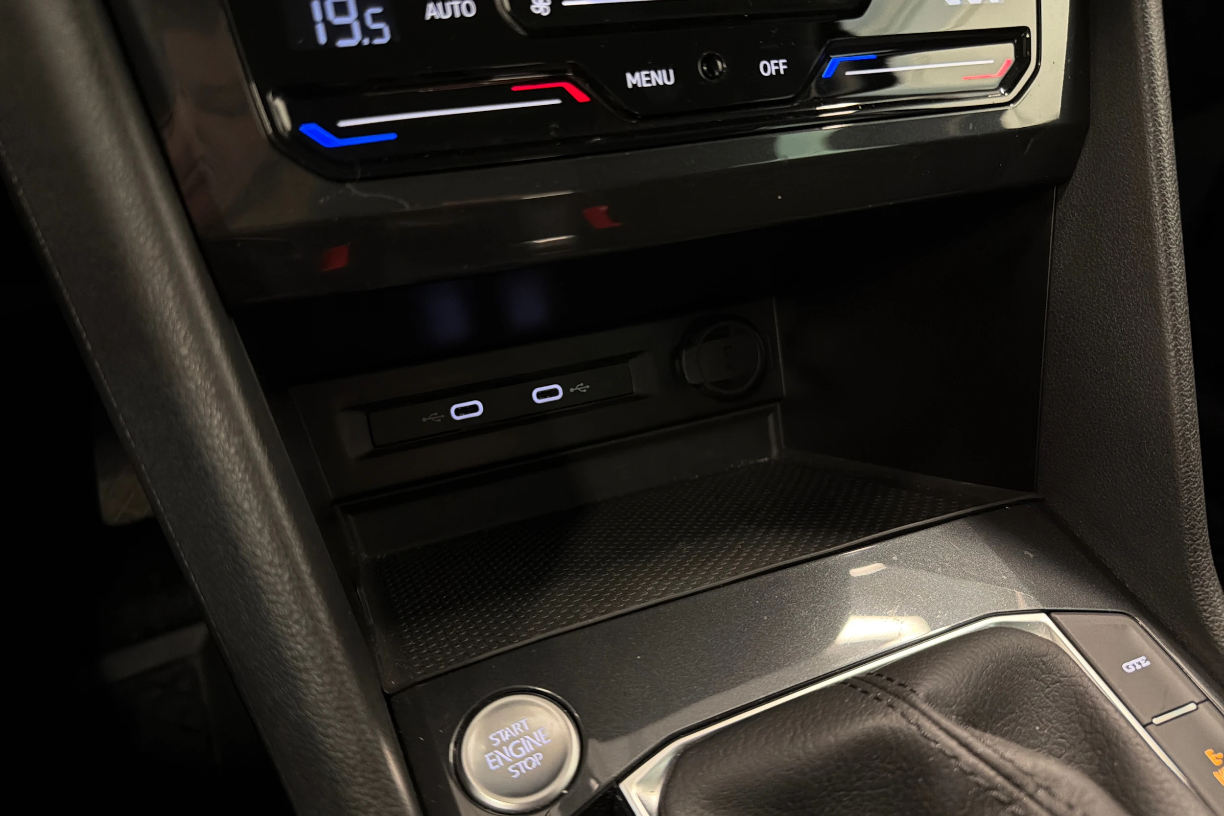 sininen Volkswagen Tiguan 2021 kuva 26.