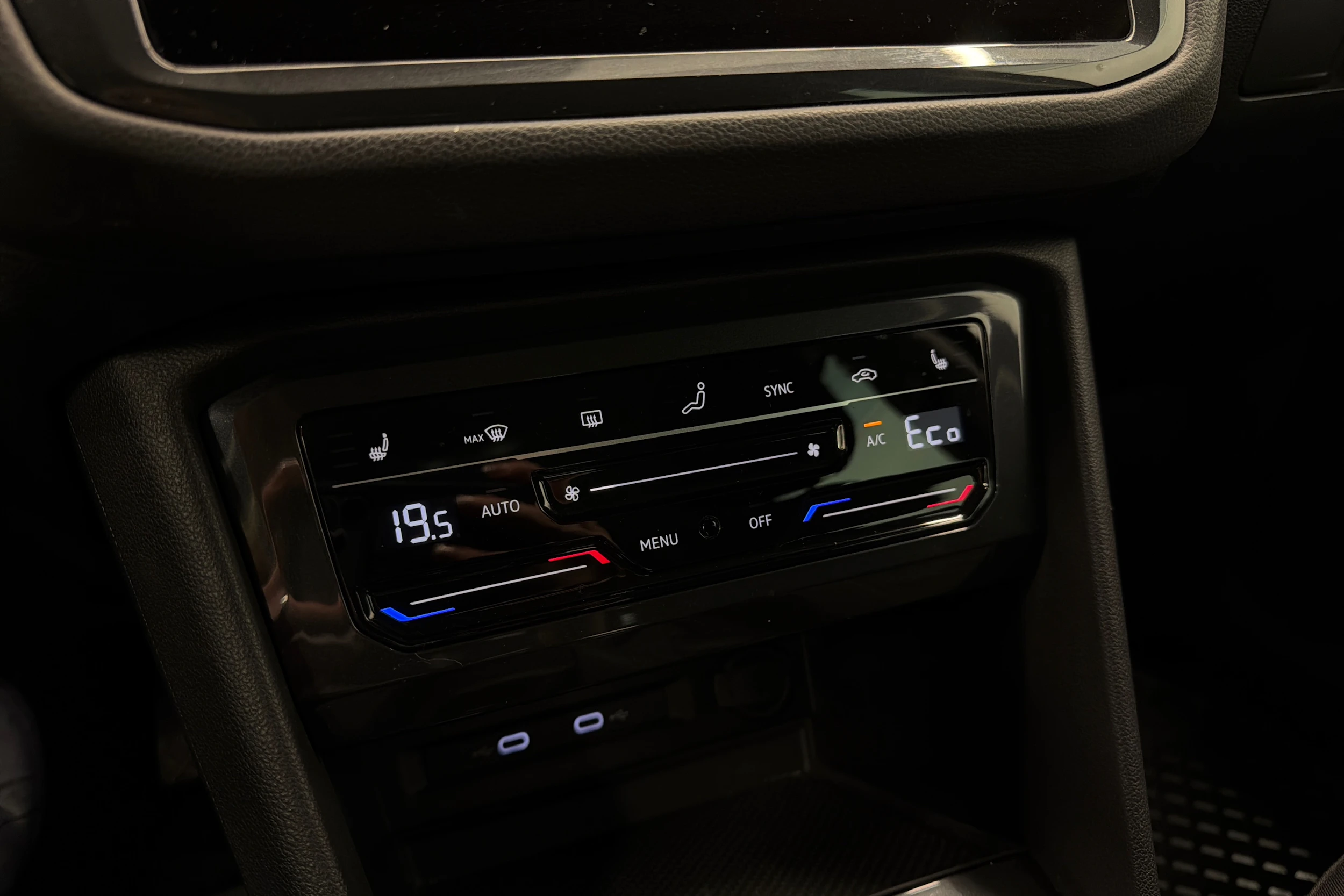 sininen Volkswagen Tiguan 2021 kuva 27.
