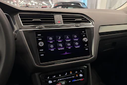 sininen Volkswagen Tiguan 2021 kuva 28.