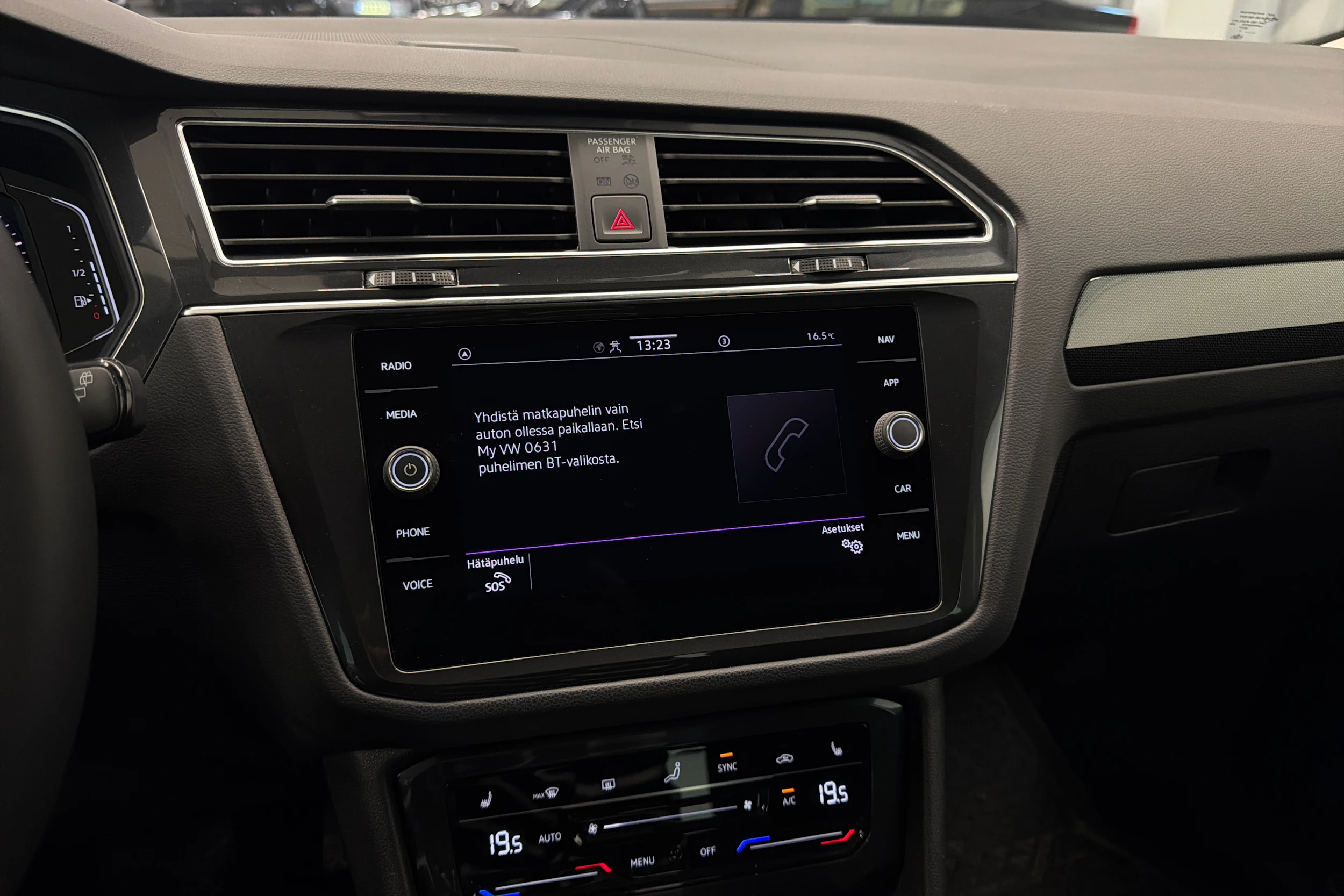 sininen Volkswagen Tiguan 2021 kuva 32.