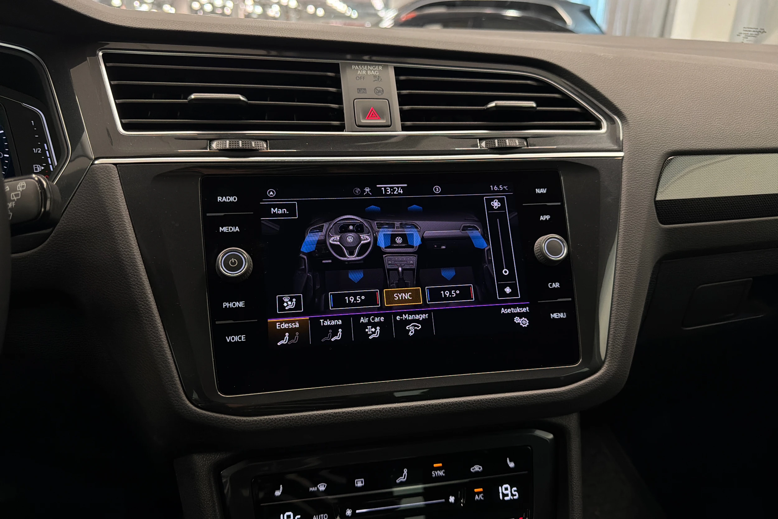 sininen Volkswagen Tiguan 2021 kuva 33.