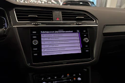sininen Volkswagen Tiguan 2021 kuva 35.