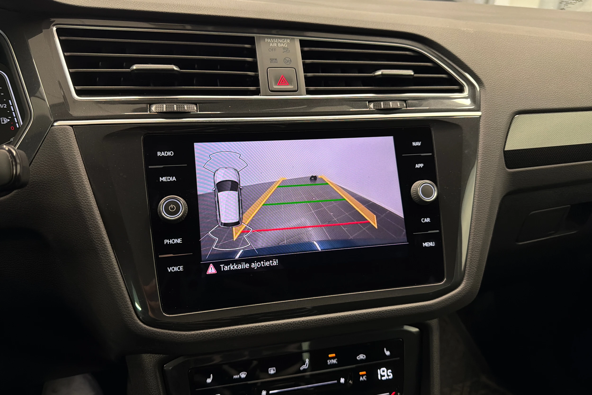 sininen Volkswagen Tiguan 2021 kuva 36.