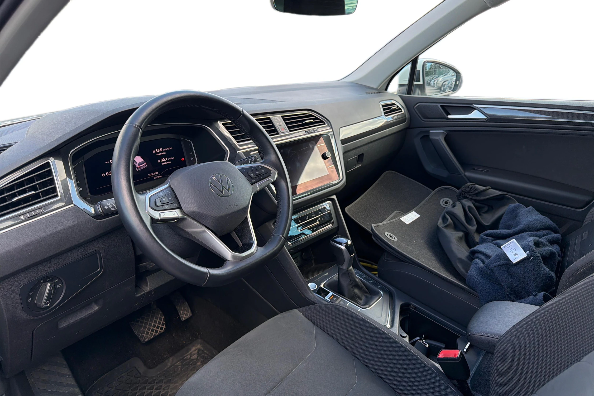 valkoinen Volkswagen Tiguan 2021 kuva 3.