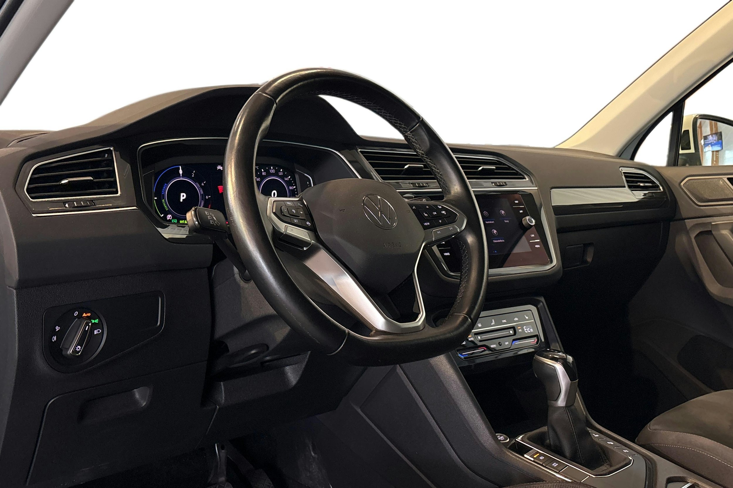 valkoinen Volkswagen Tiguan 2021 kuva 7.