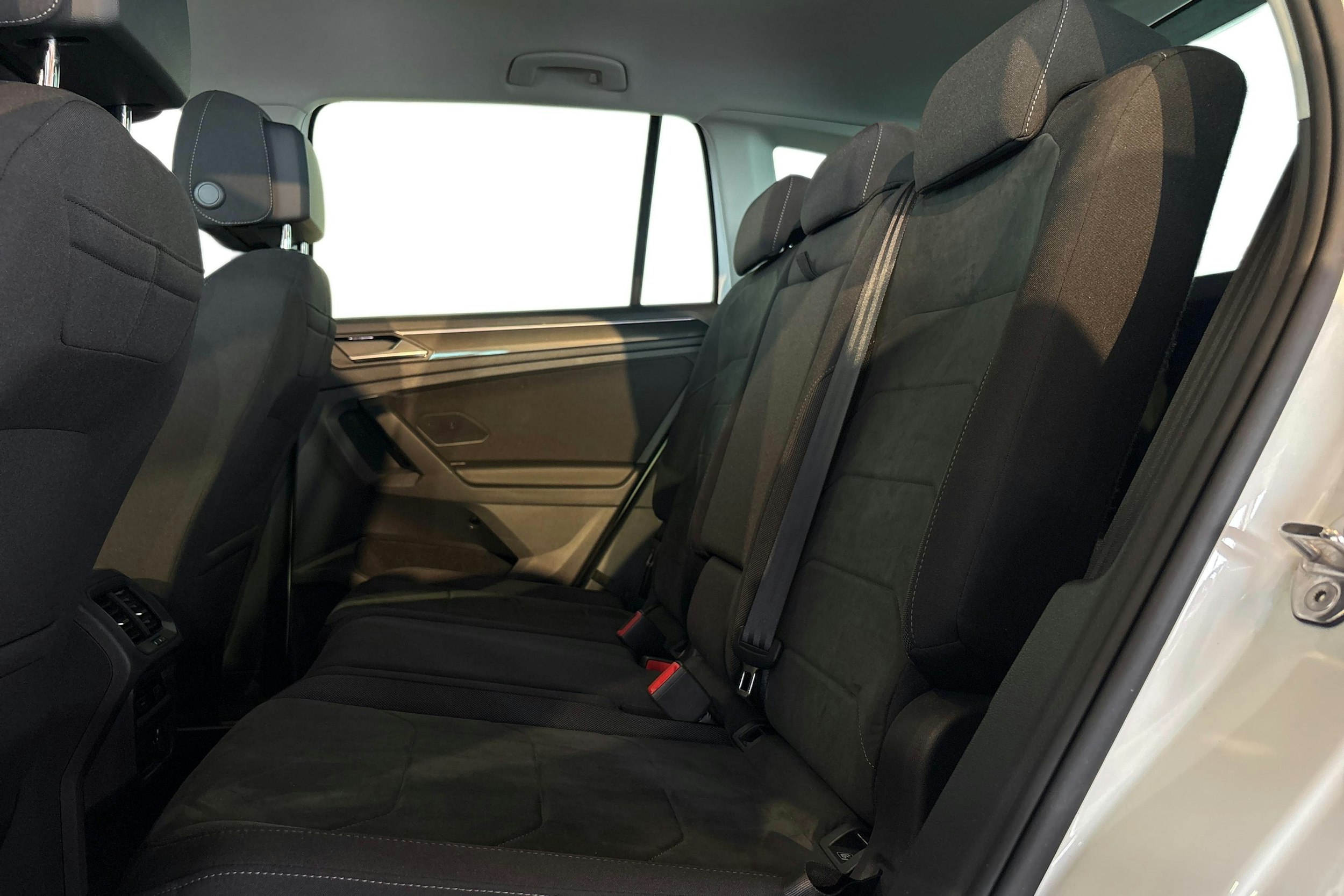 valkoinen Volkswagen Tiguan 2021 kuva 10.