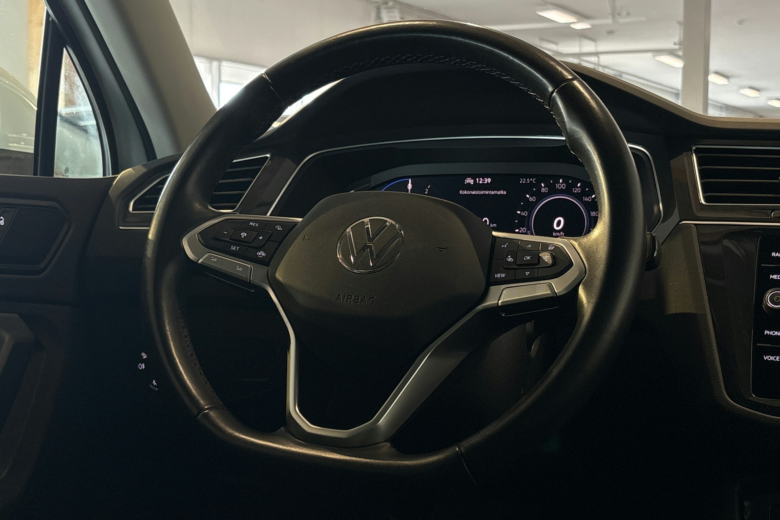 valkoinen Volkswagen Tiguan 2021 kuva 14.