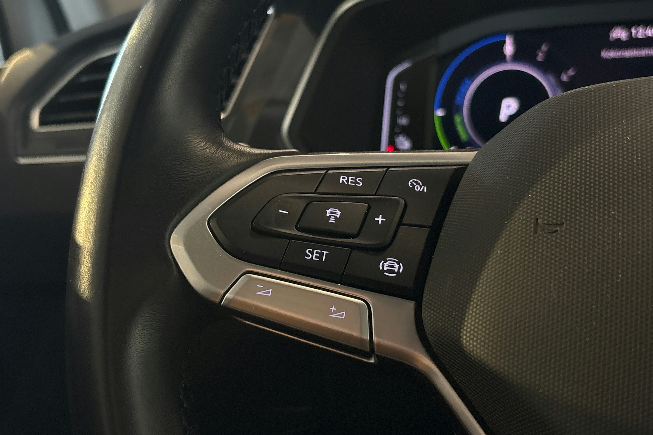 valkoinen Volkswagen Tiguan 2021 kuva 17.