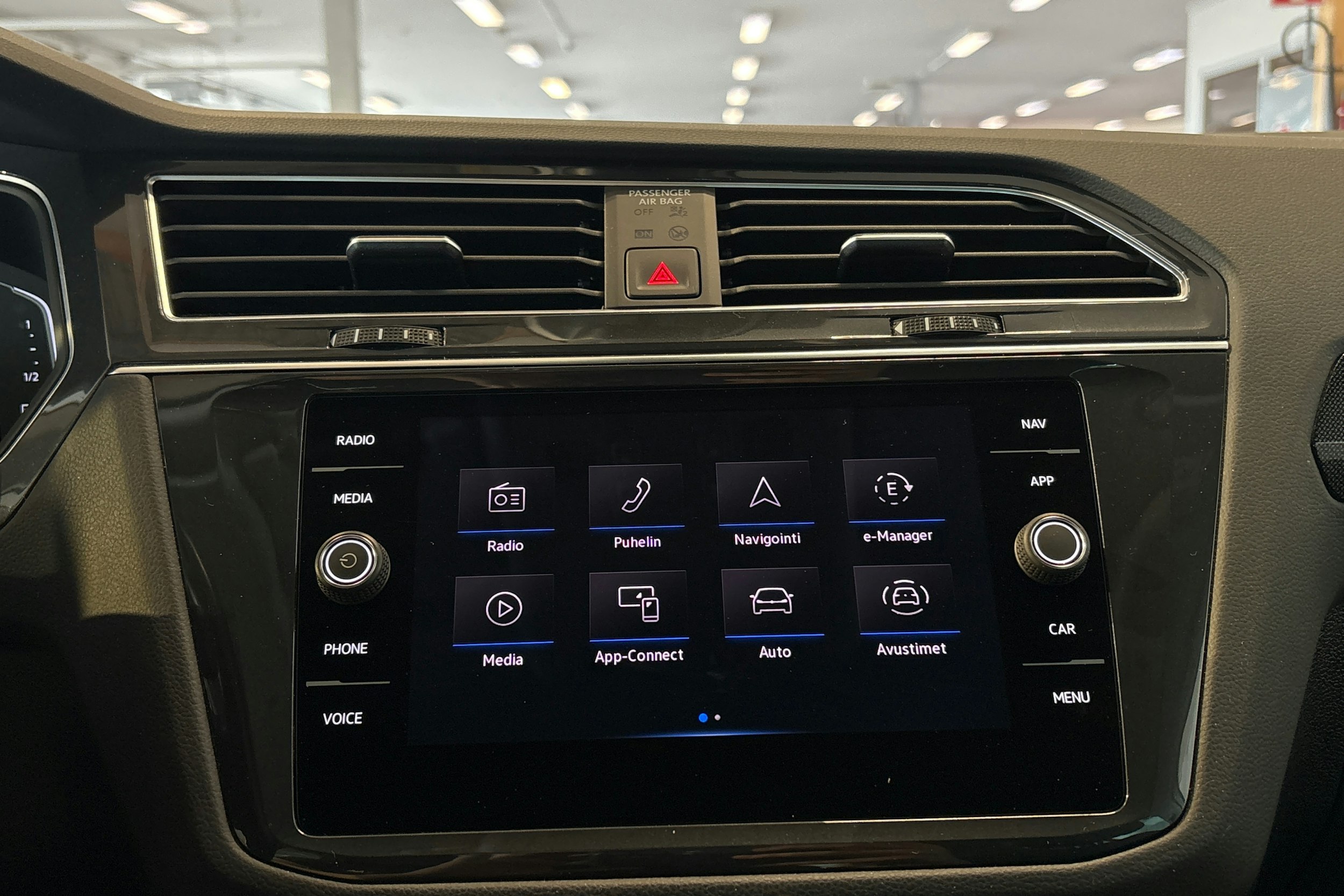 valkoinen Volkswagen Tiguan 2021 kuva 21.