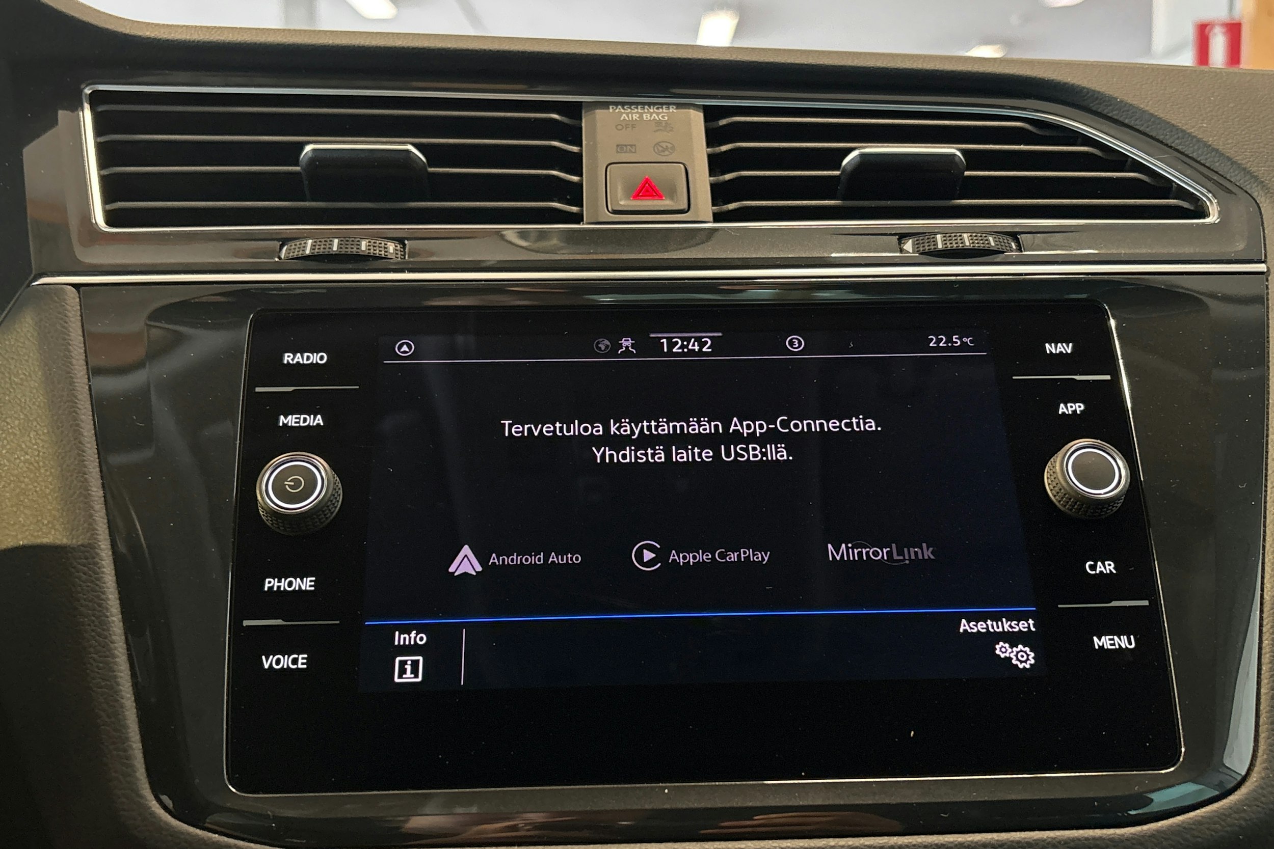 valkoinen Volkswagen Tiguan 2021 kuva 22.