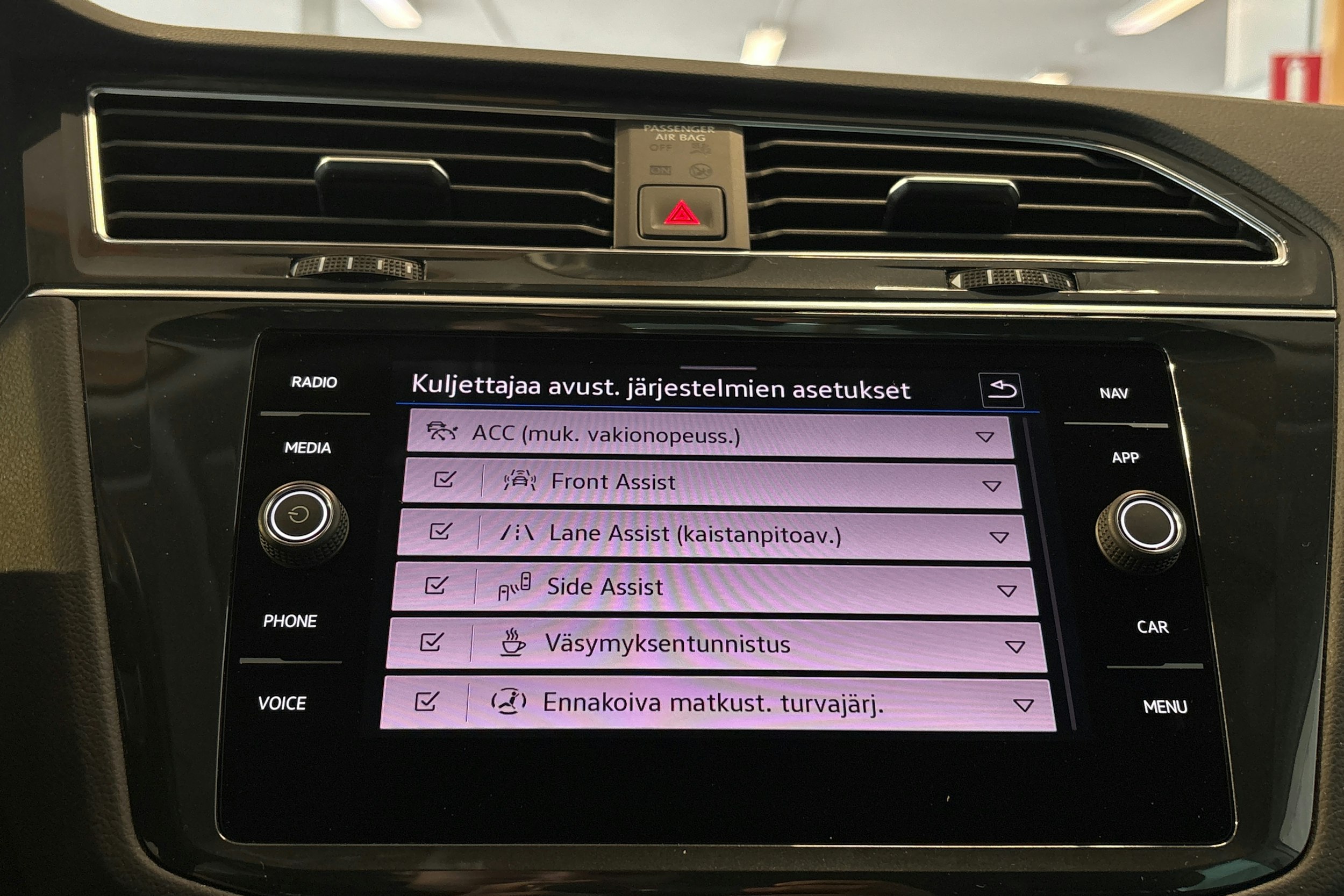 valkoinen Volkswagen Tiguan 2021 kuva 23.
