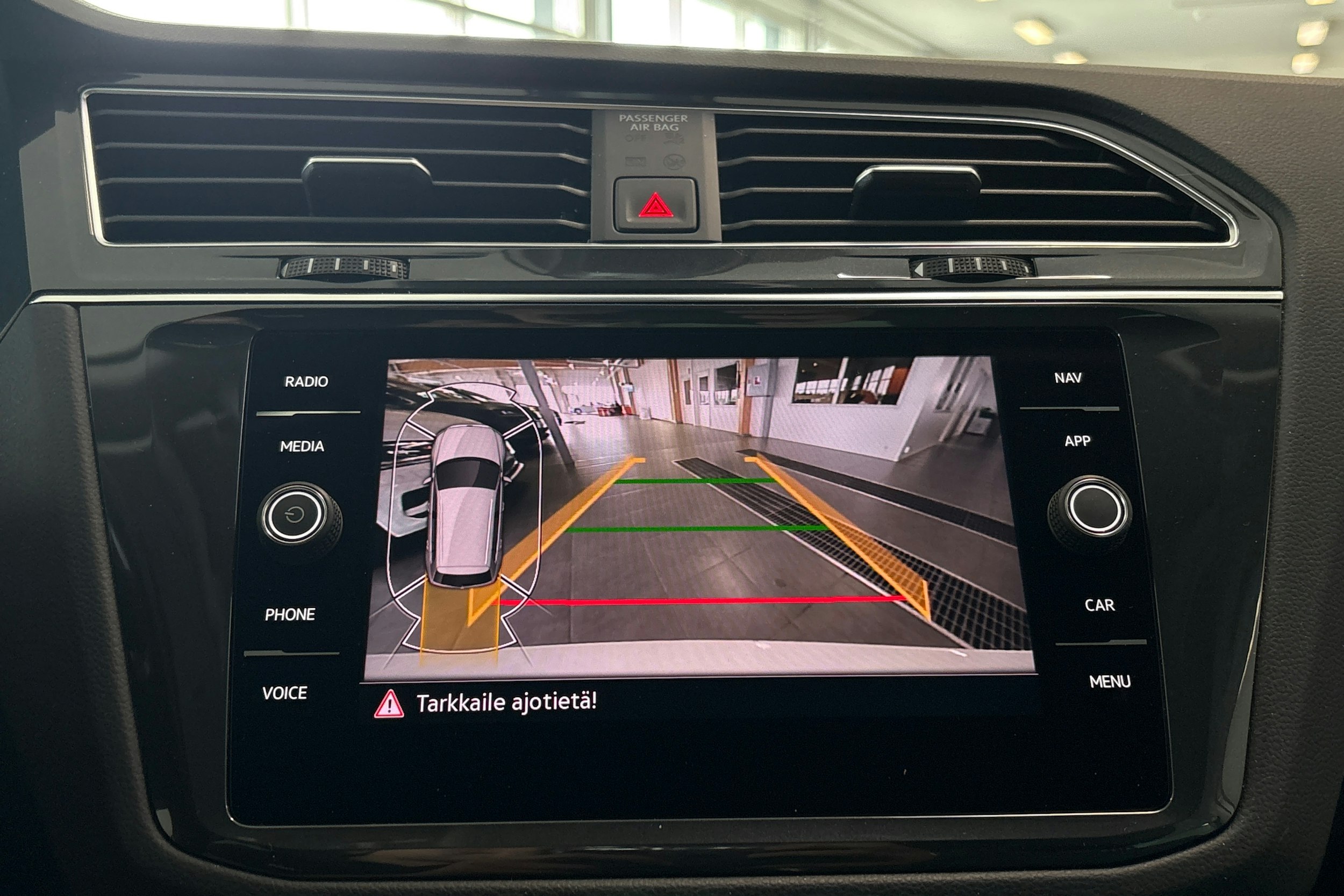 valkoinen Volkswagen Tiguan 2021 kuva 25.