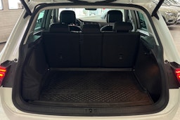 valkoinen Volkswagen Tiguan 2021 kuva 28.