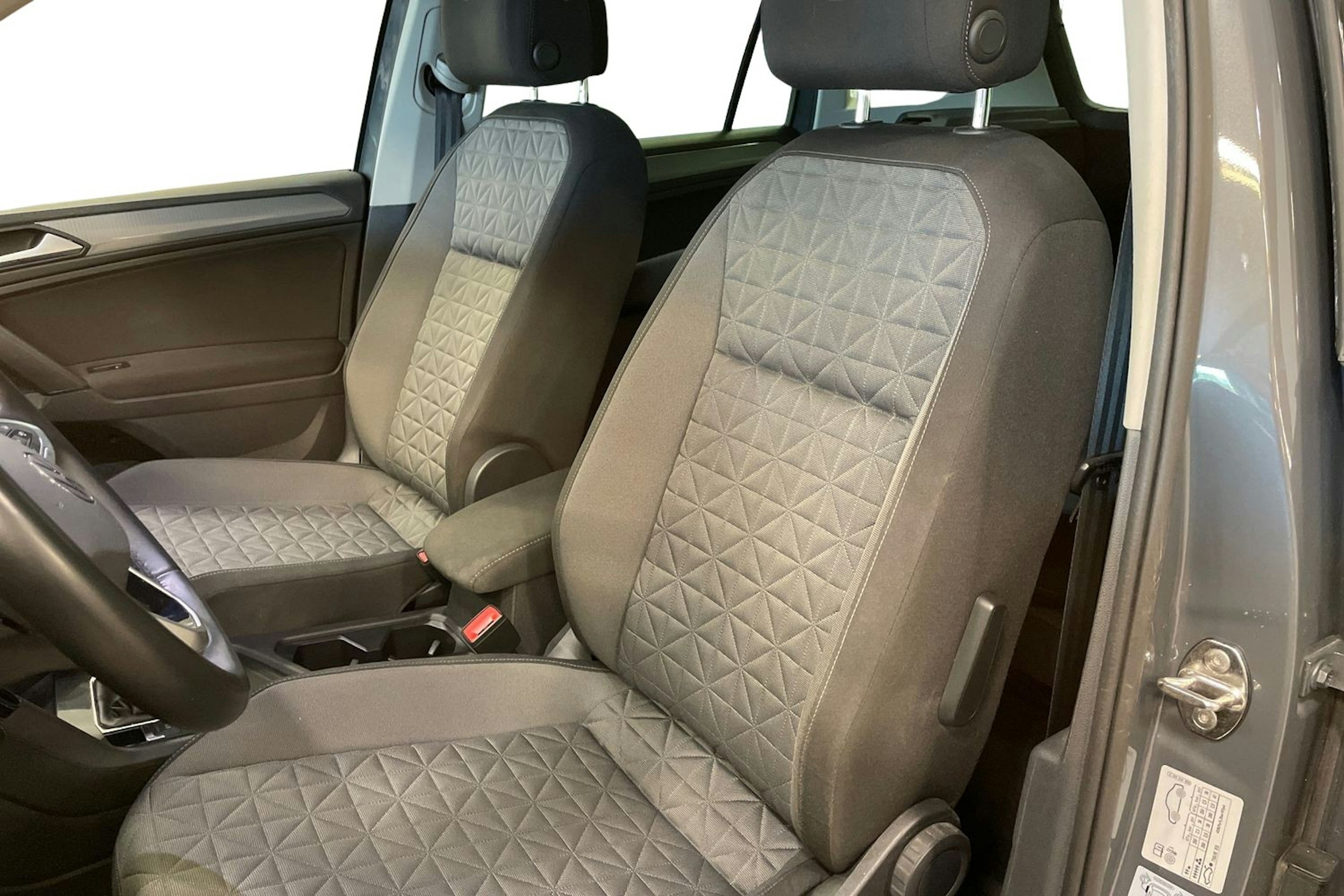 harmaa Volkswagen Tiguan 2021 kuva 10.