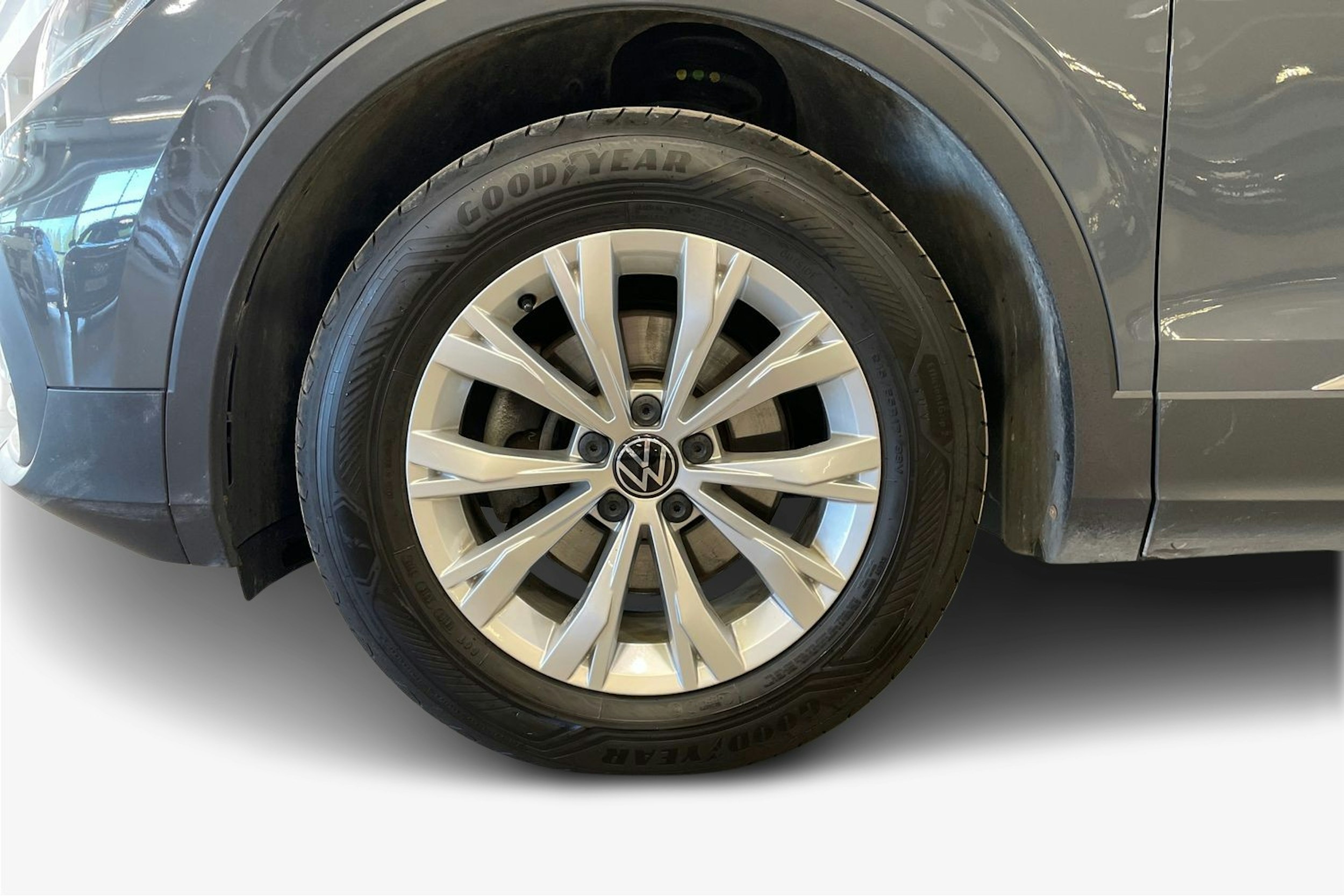 harmaa Volkswagen Tiguan 2021 kuva 11.