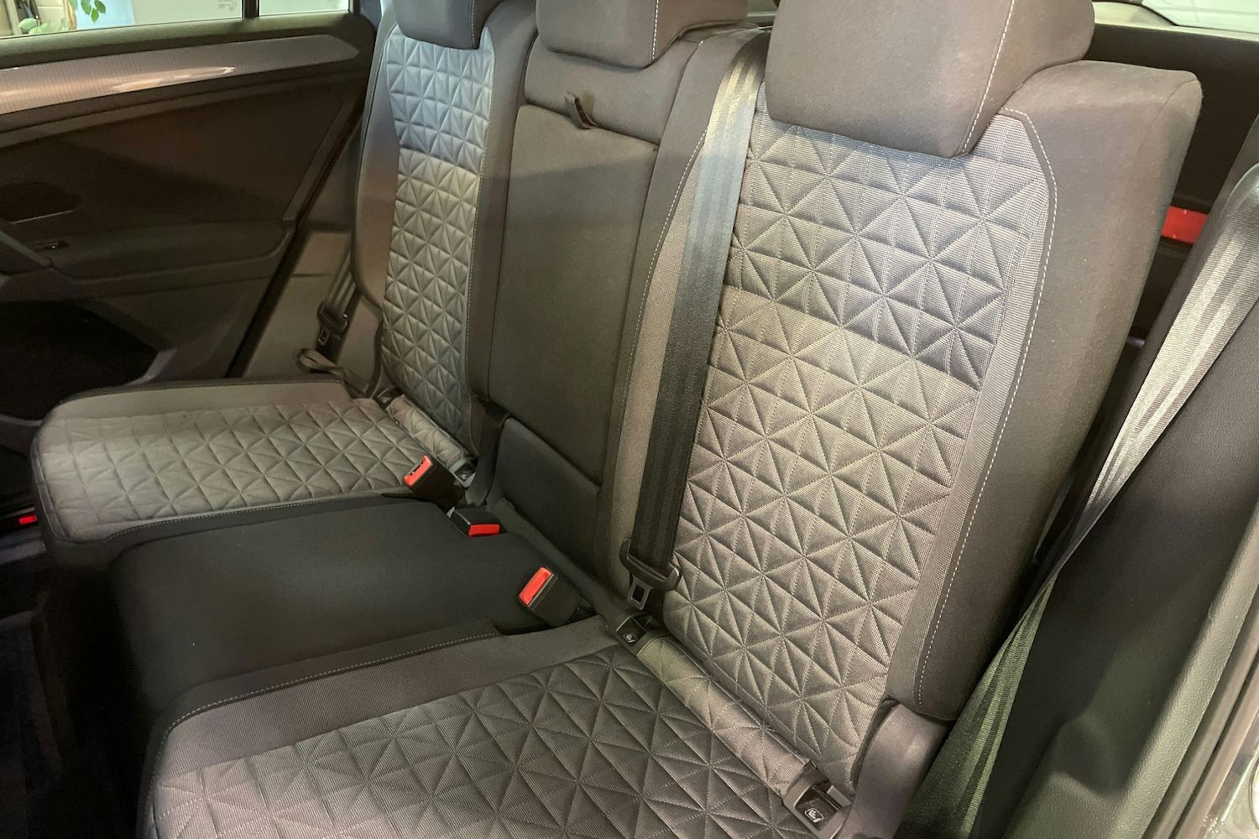 harmaa Volkswagen Tiguan 2021 kuva 14.