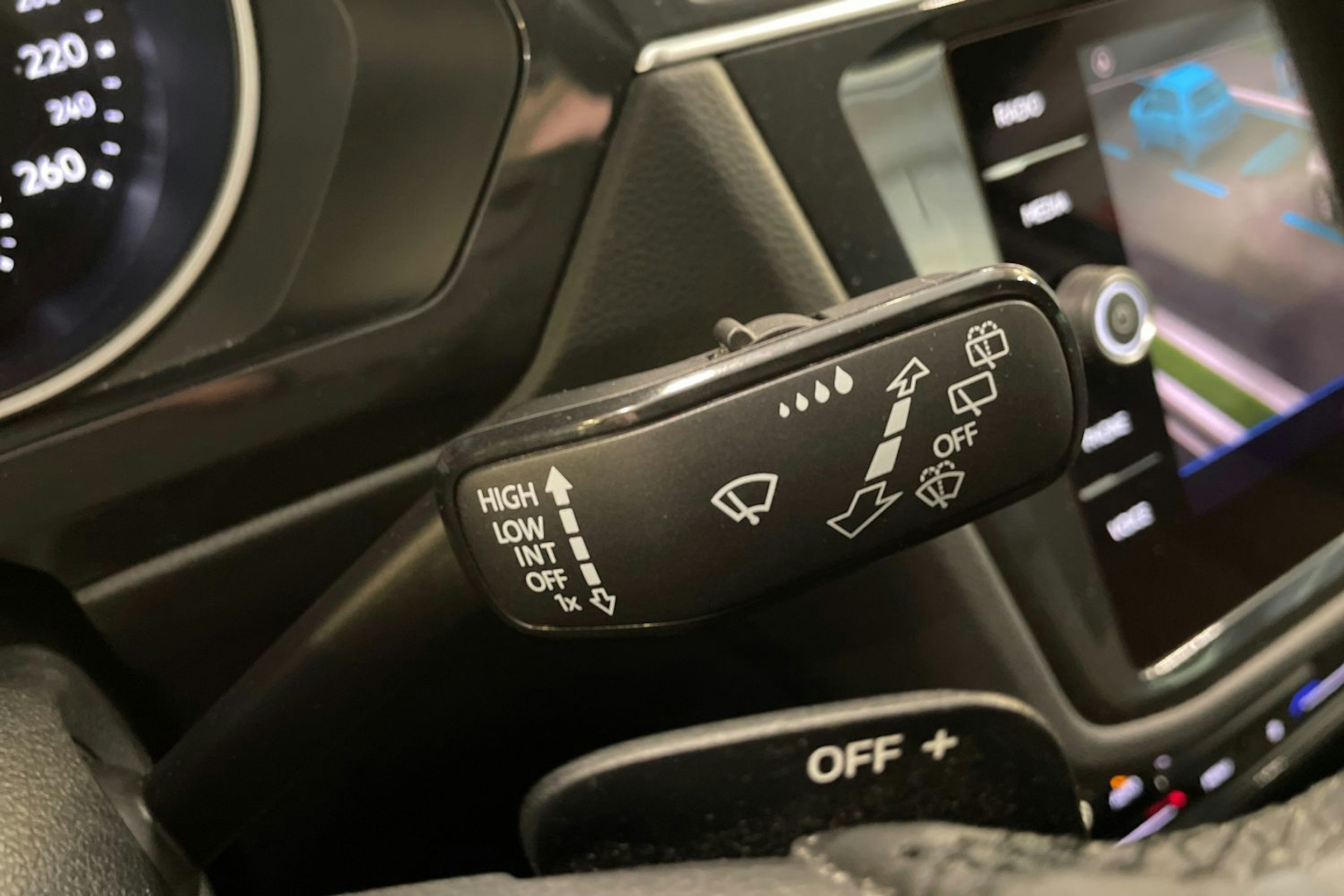 harmaa Volkswagen Tiguan 2021 kuva 16.