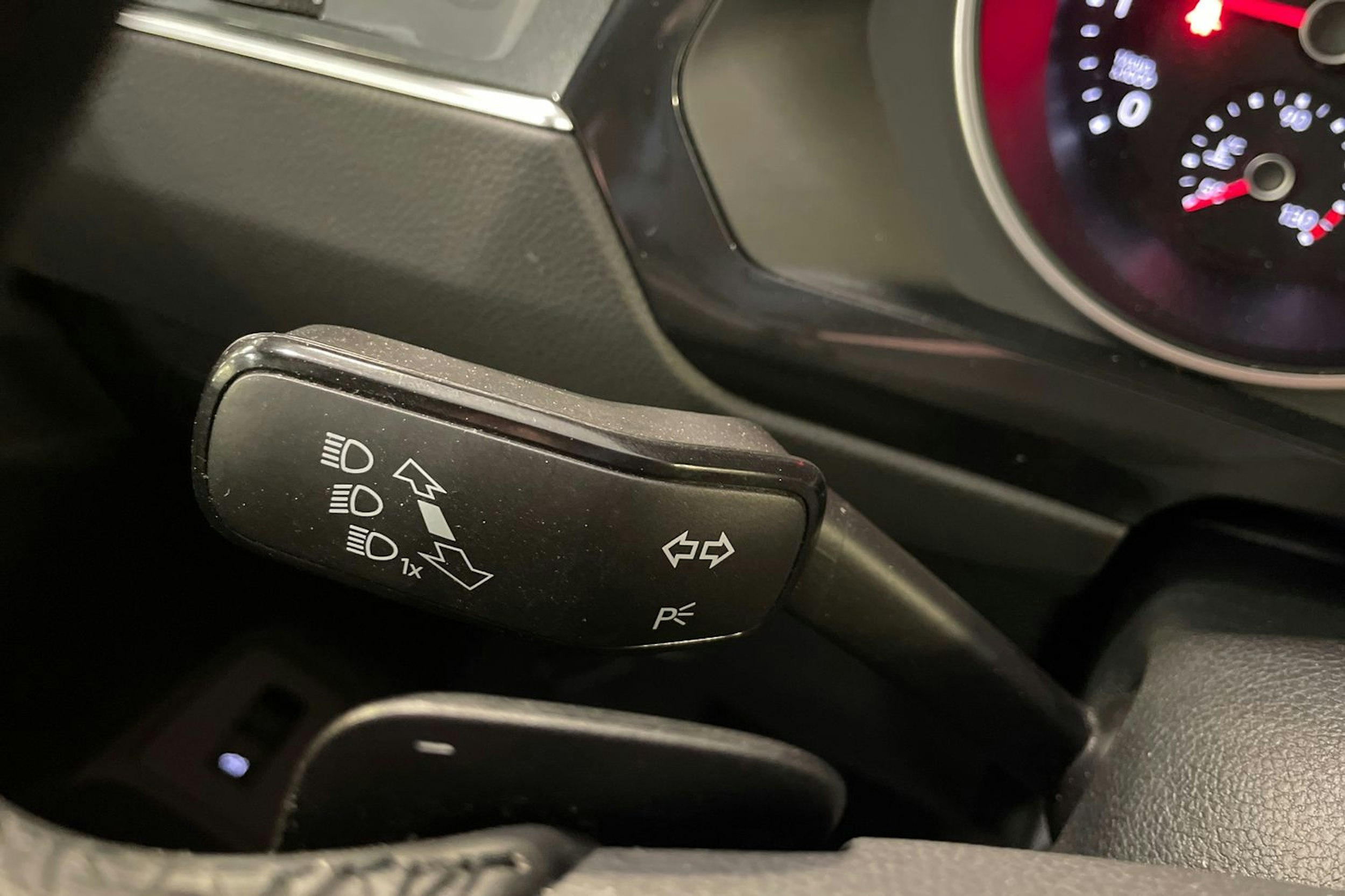 harmaa Volkswagen Tiguan 2021 kuva 17.