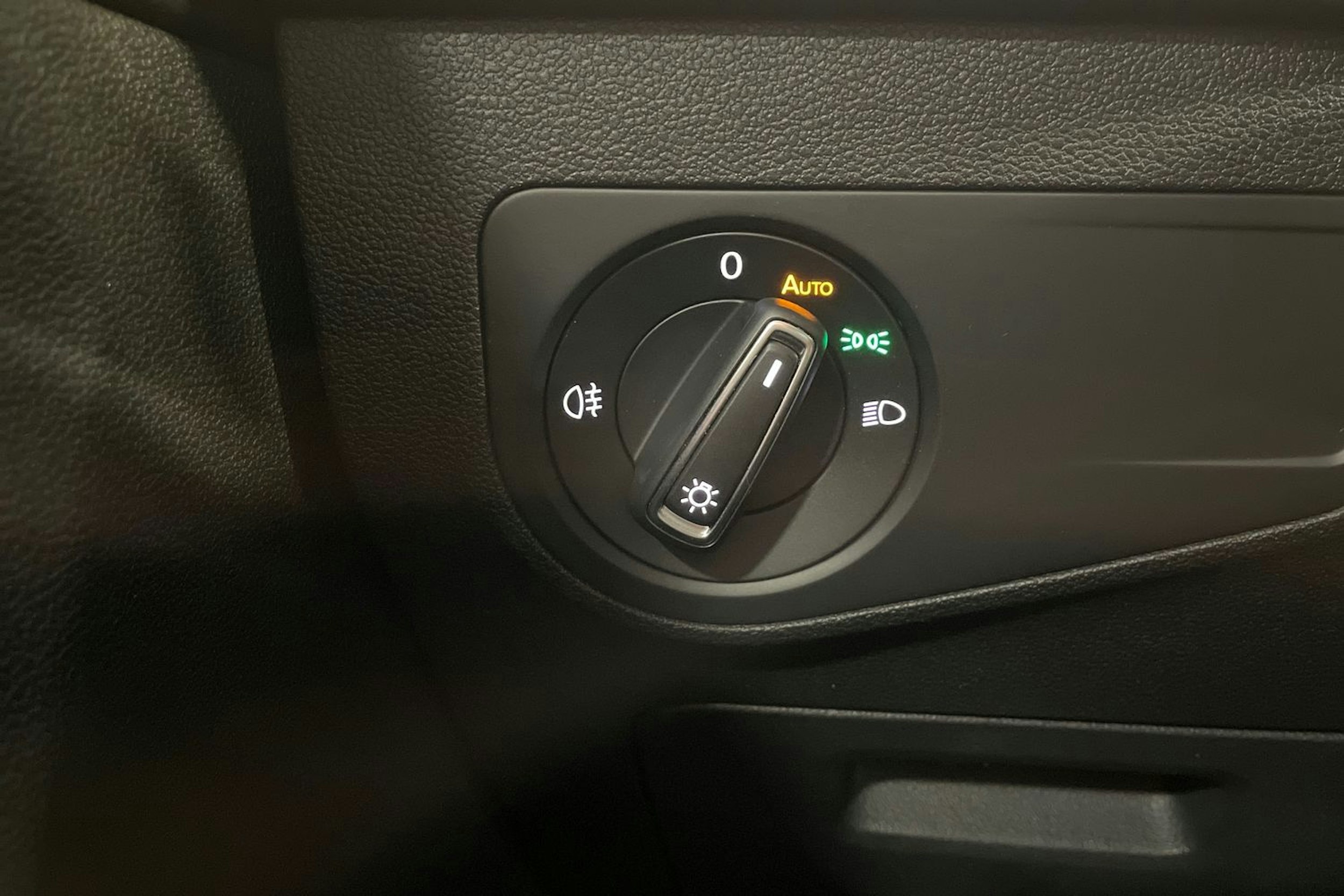 harmaa Volkswagen Tiguan 2021 kuva 18.