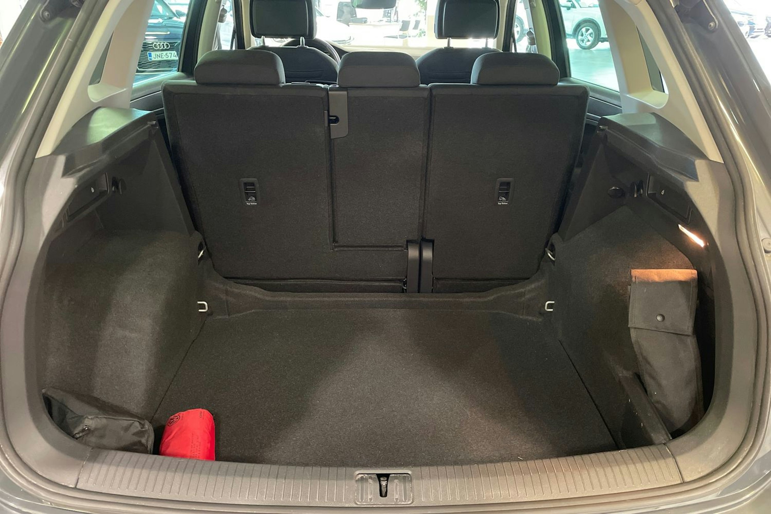 harmaa Volkswagen Tiguan 2021 kuva 22.