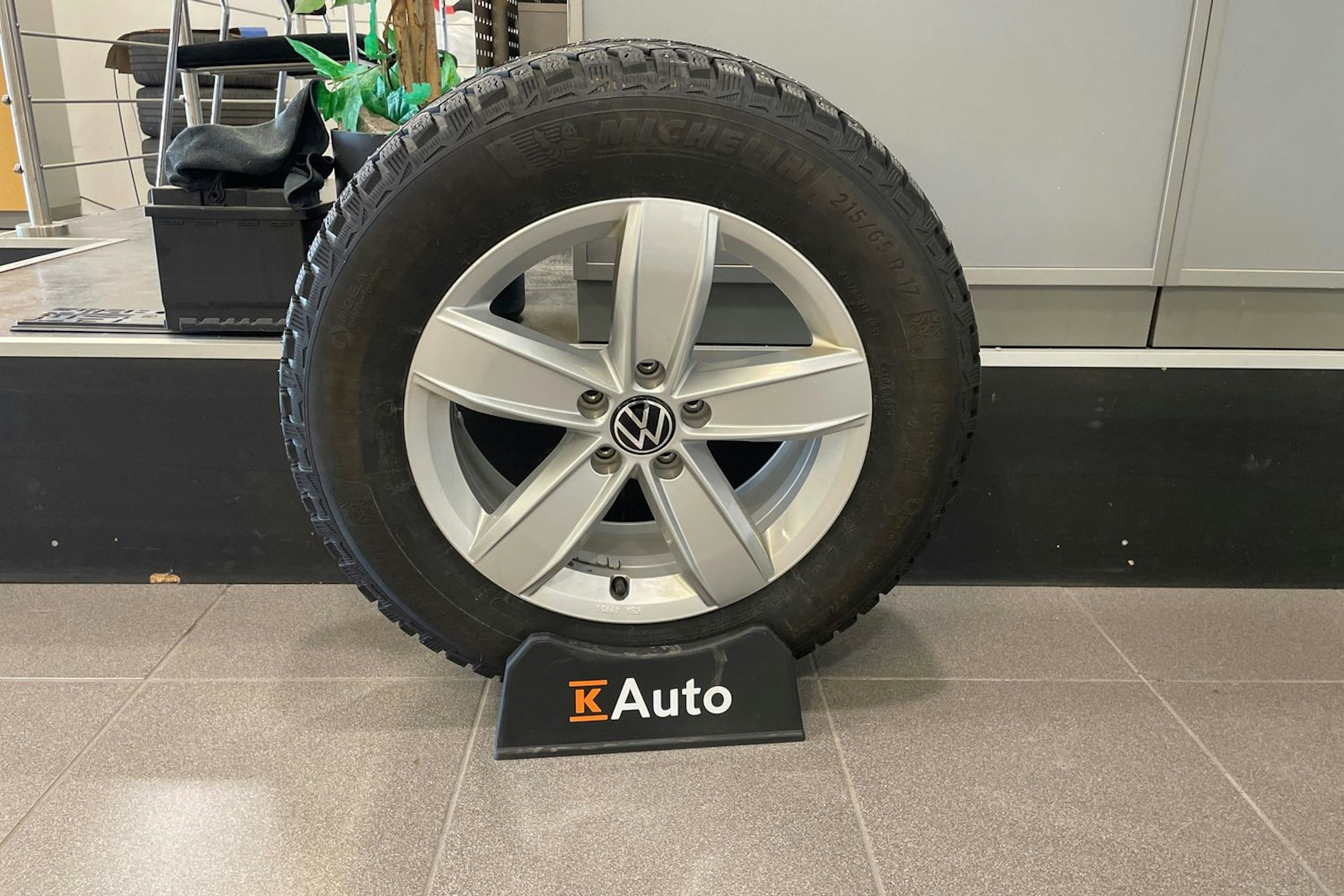 harmaa Volkswagen Tiguan 2021 kuva 24.