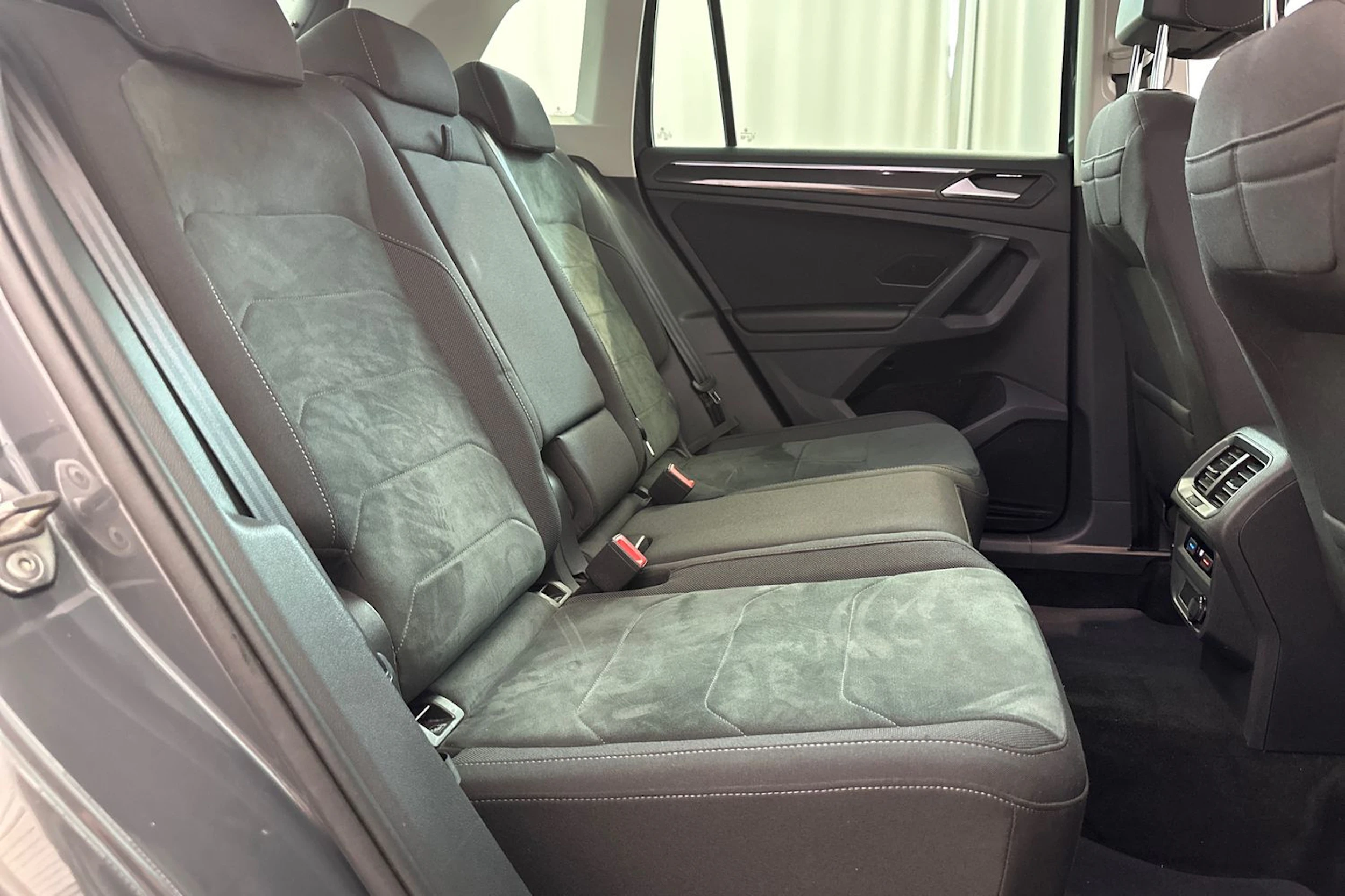 harmaa Volkswagen Tiguan 2021 kuva 10.