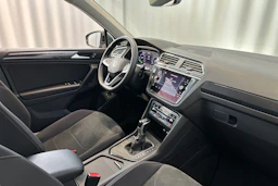 harmaa Volkswagen Tiguan 2021 kuva 12.